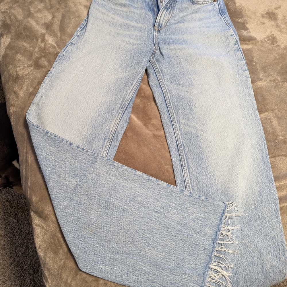 Light Wash Women’s Jeans - Casual Straight Leg